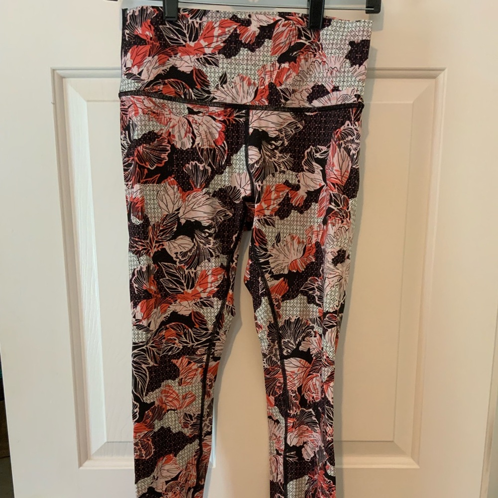 Lululemon leggings in fun print